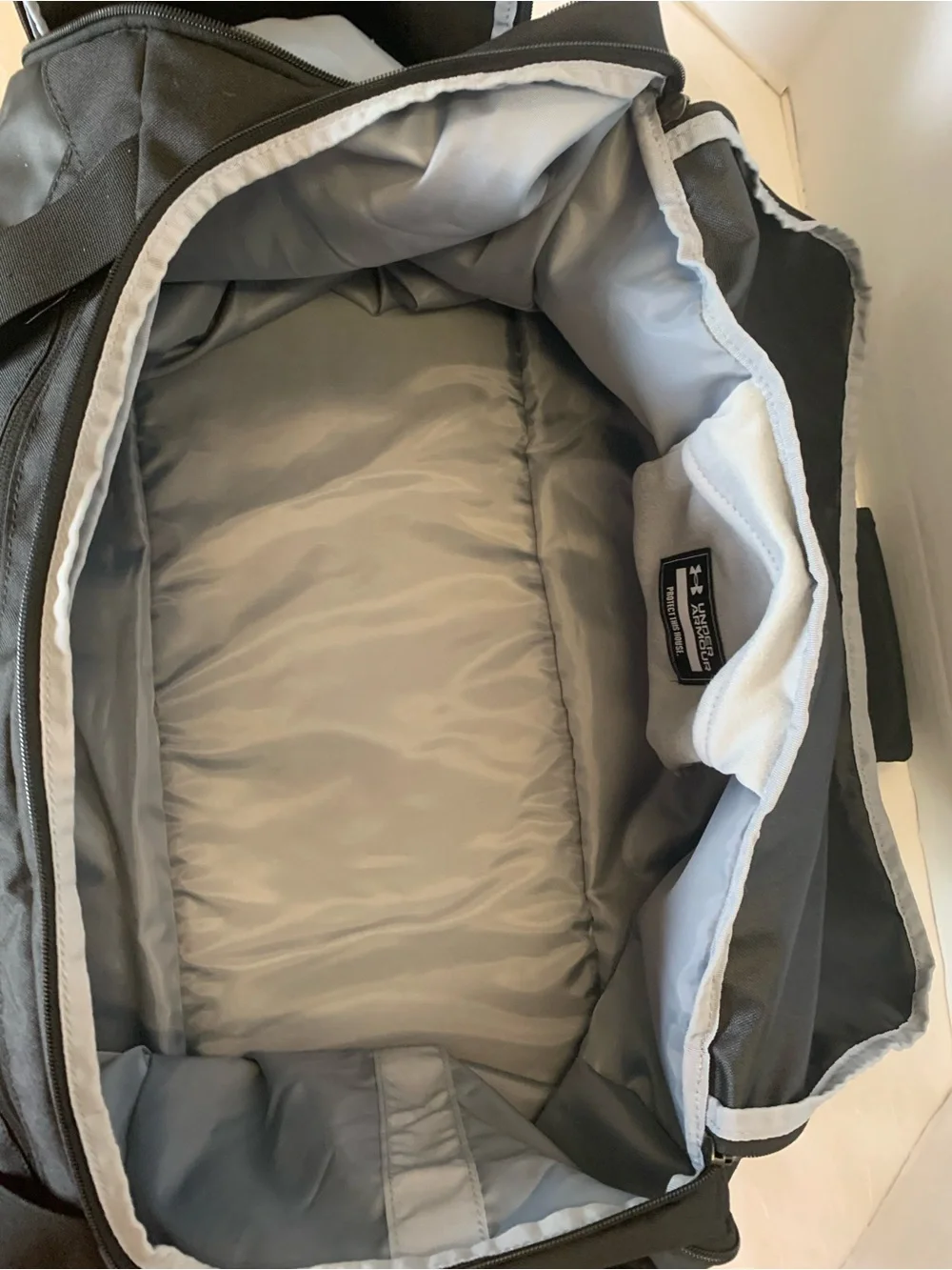 Under Armour Black Men’s Logo Duffel Bag with Padded Strap